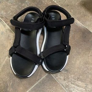 ESPRIT Flatform Sandal Sz. 8.5 NWOT